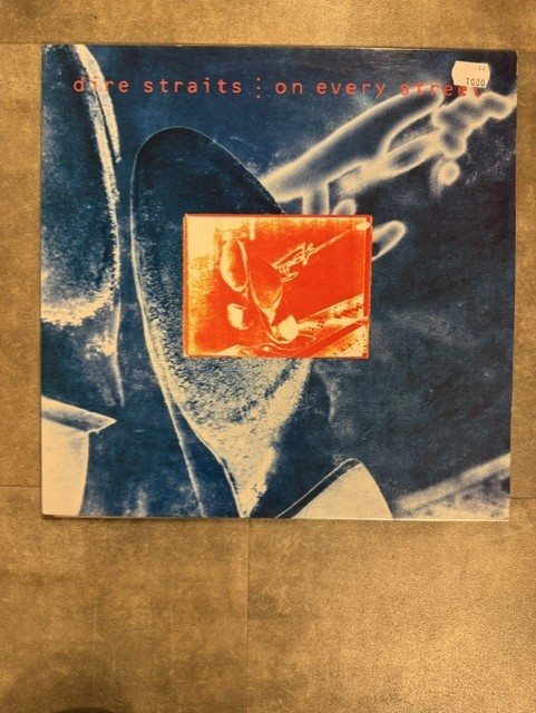 DIRE STRAITS - On every street