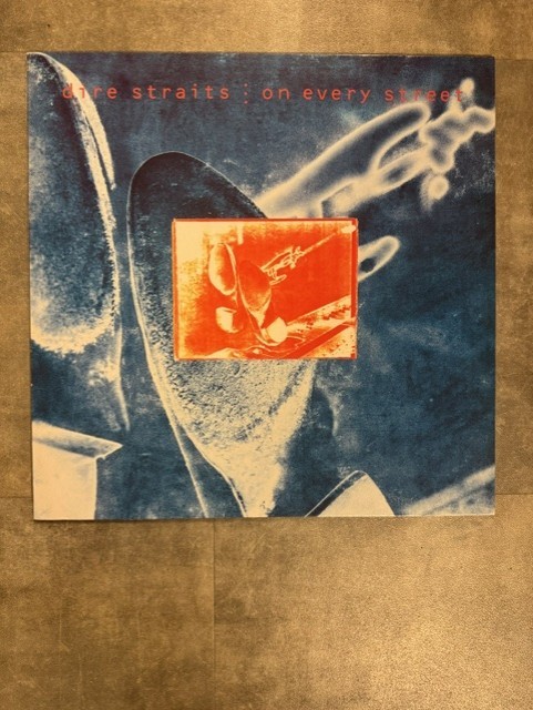 DIRE STRAITS - On every street
